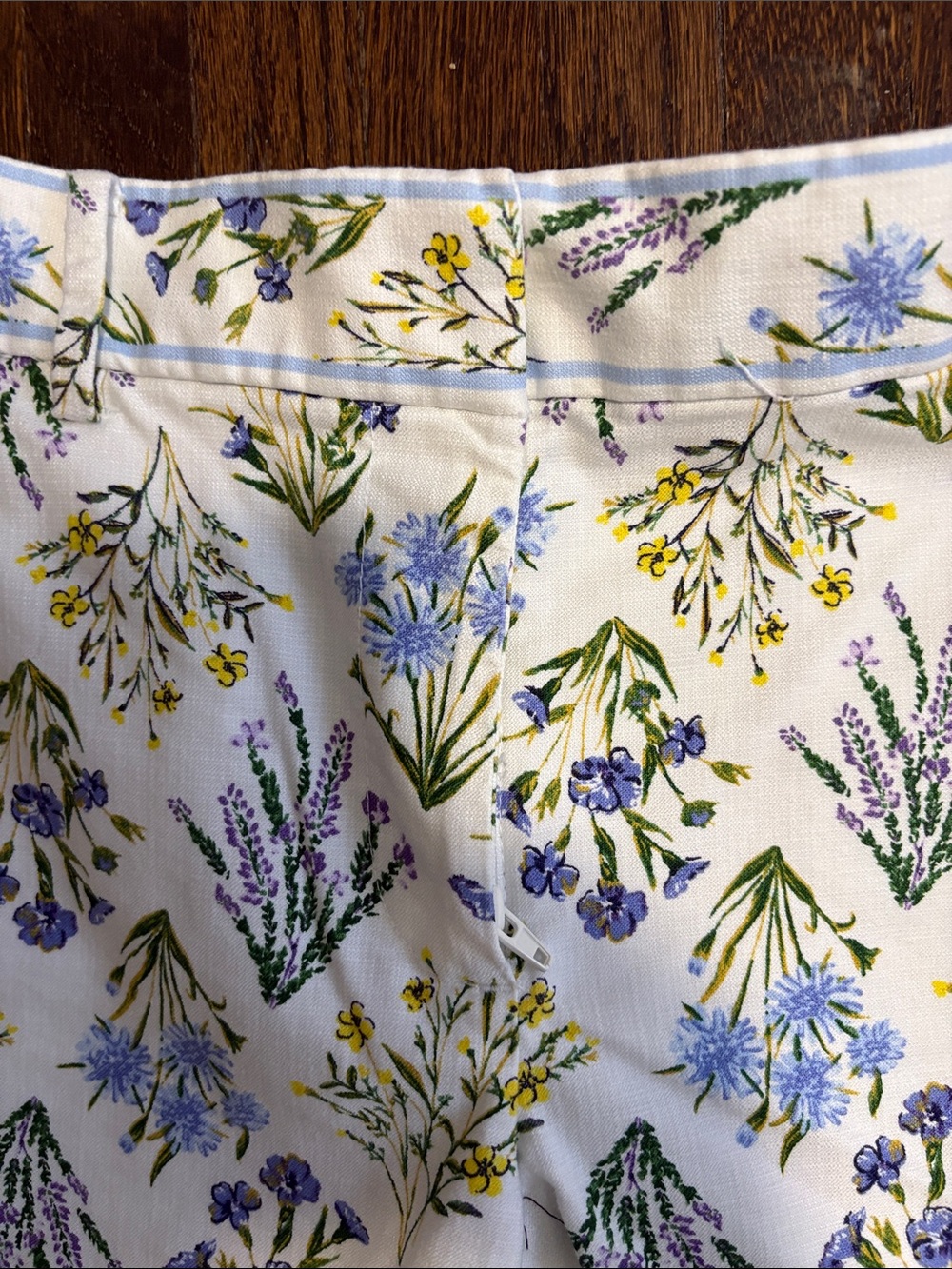 LOFT Gentle Bouquet Wildflowers Print Women's Shorts - Picture 5 of 7